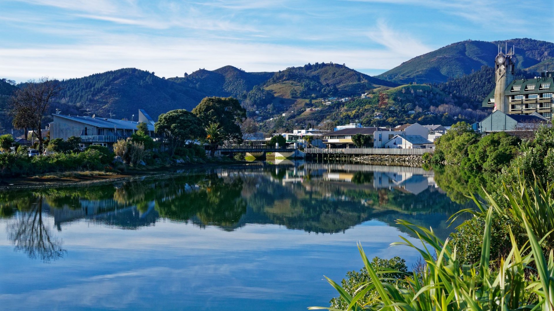 Springtime in Nelson - Beaches, Lakes and Mountains